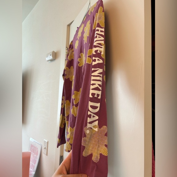 The Nike Tee Men’s Long Sleeve - Picture 4 of 5